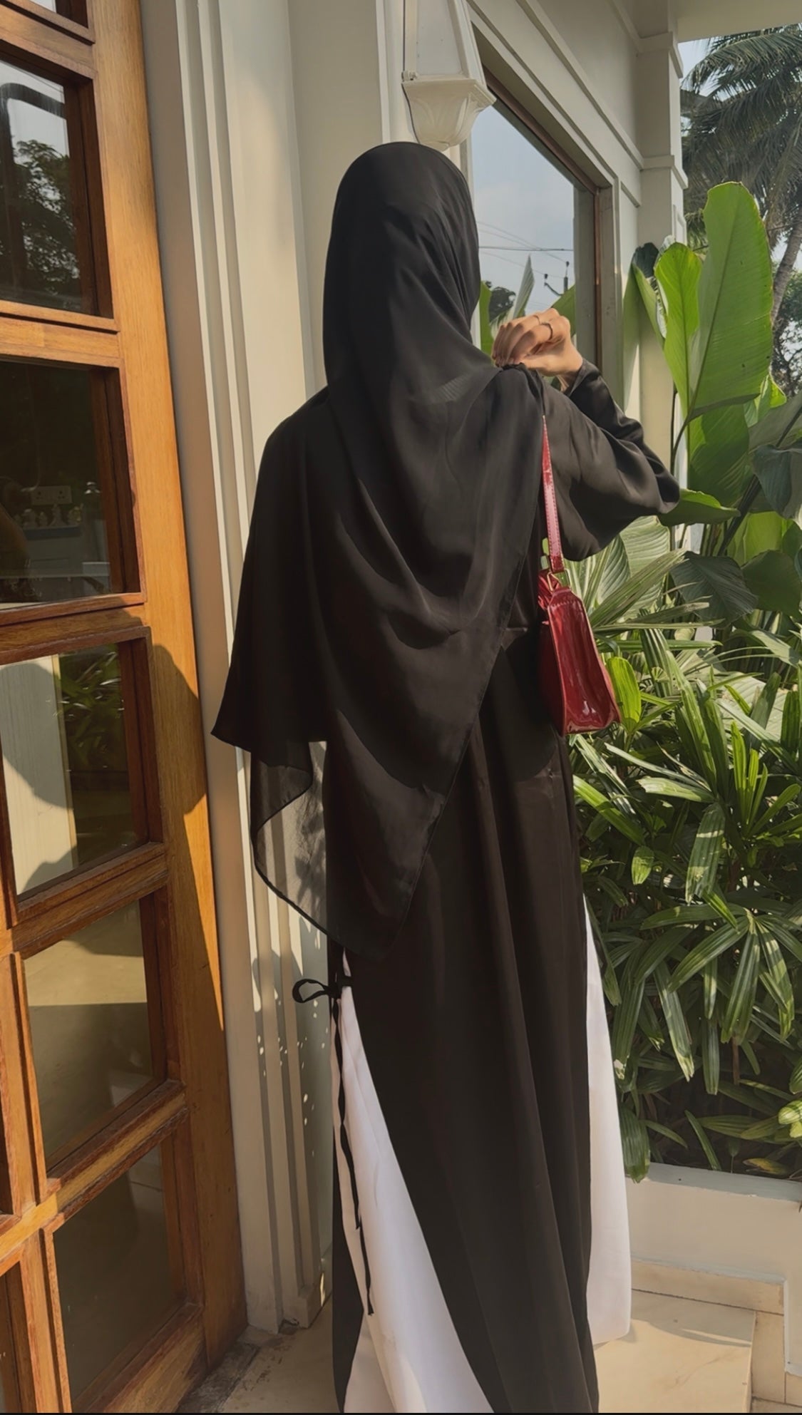Monochrome Grace Abaya