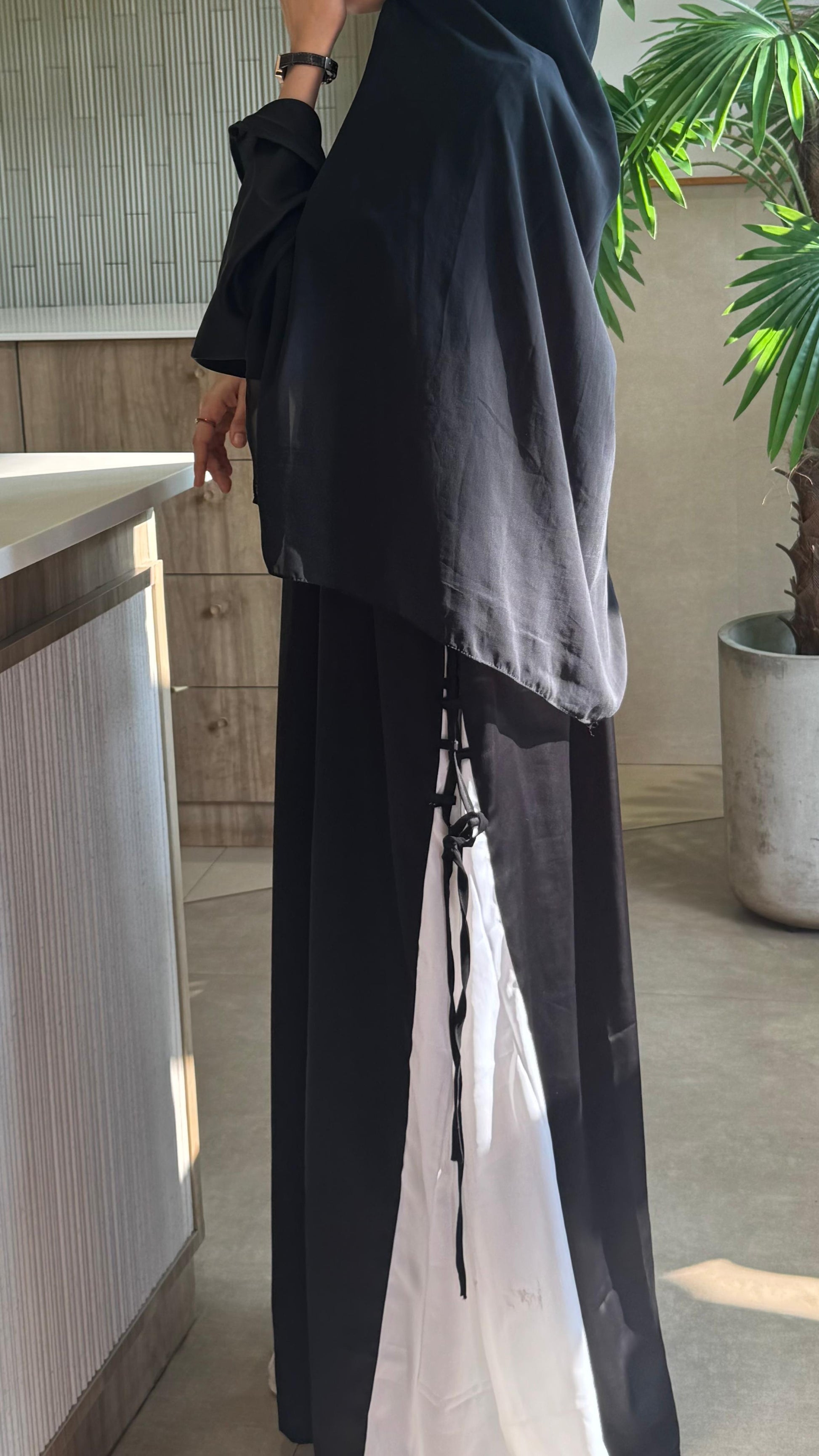 Monochrome Grace Abaya