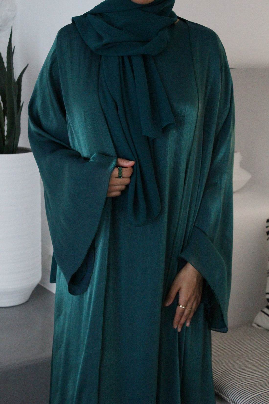 Emerald Shimmer Veil Abaya