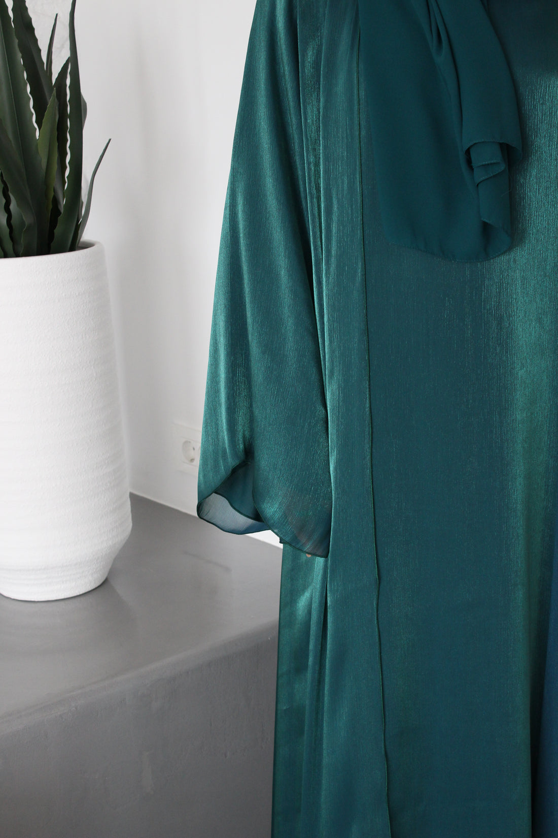 Emerald Shimmer Veil Abaya